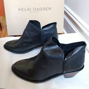Kelsi Dagger, sz 7, black vegan leather booties
